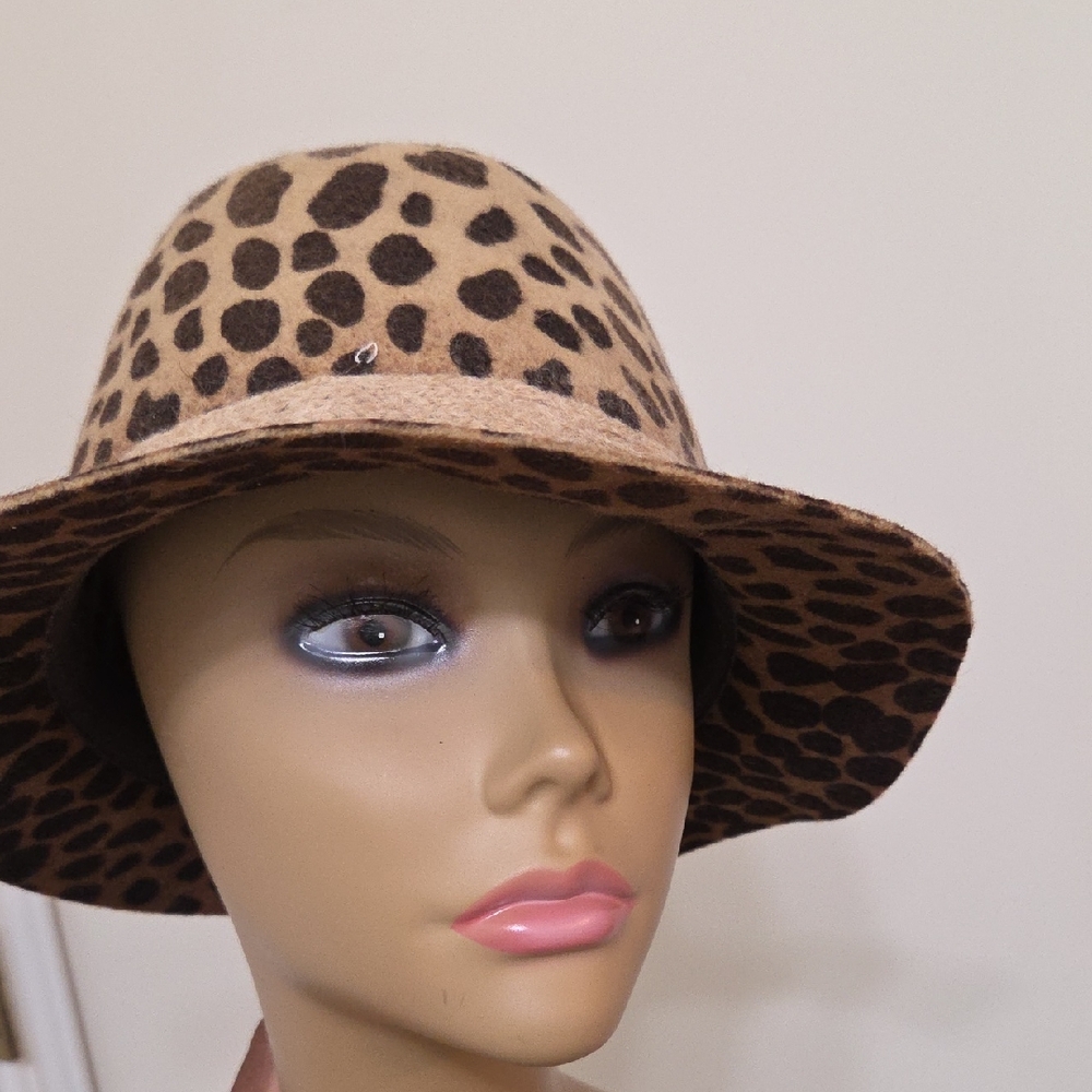 Stylish Leopard Print Hat